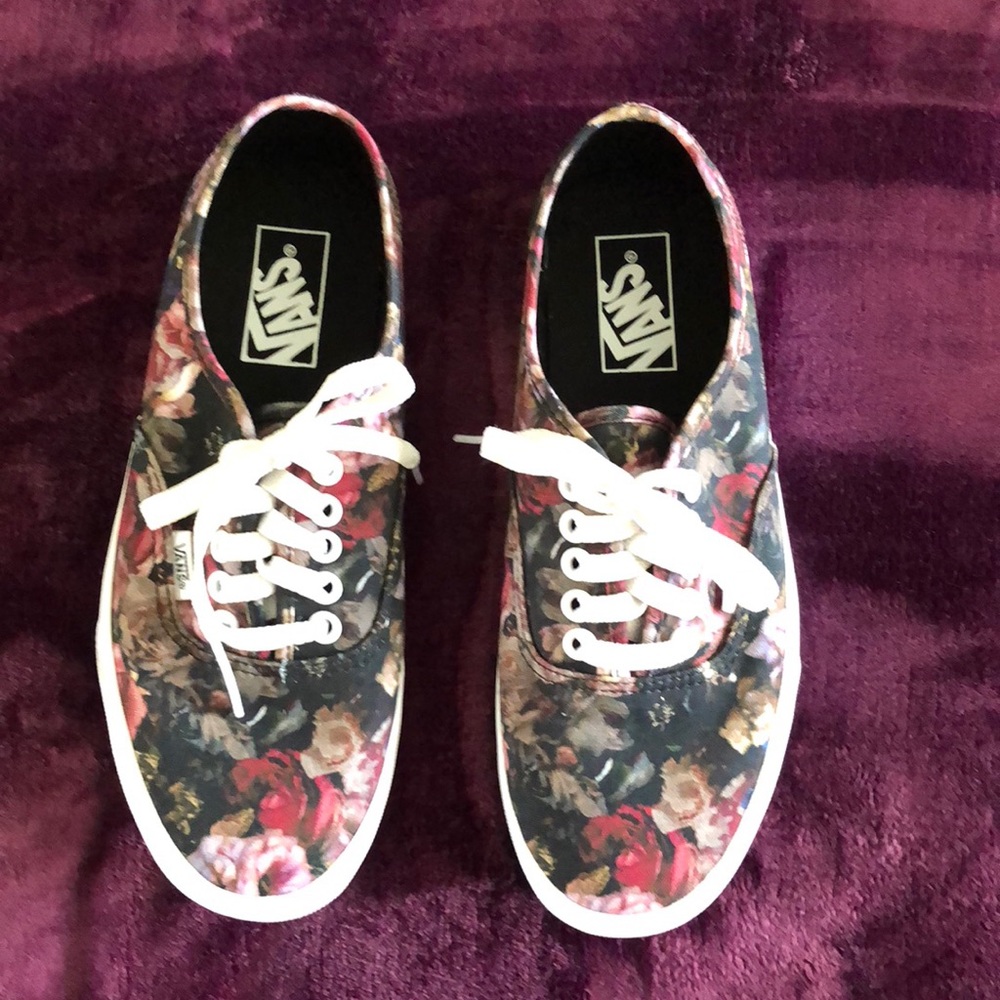 VANS floral design / classic 5 hole lace up.